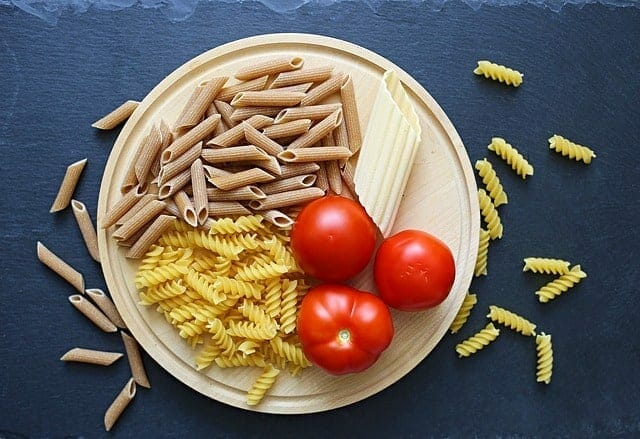 massas alimentícias, tomates