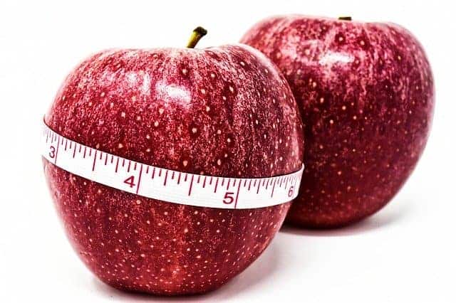 maçã amarrada por um centímetro, controlo de peso