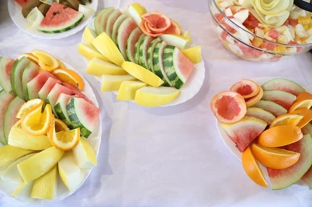 fruta picada em saladas